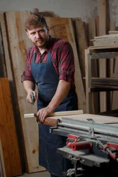 121k (1) نجار في الفجيرة