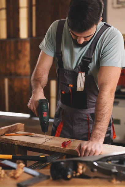 141k (1) نجار في أم القيوين